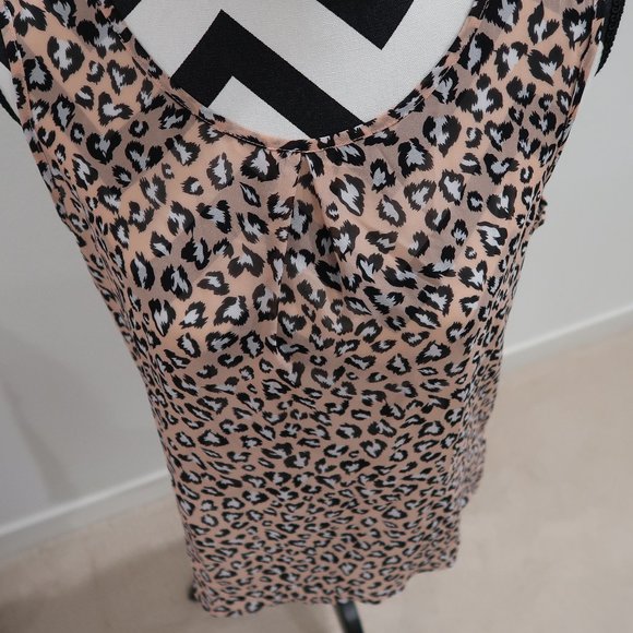 Sleeveless Top - Picture 4 of 6